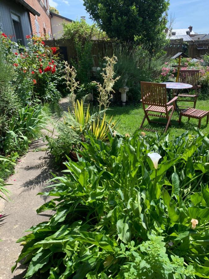 Dom'S Garden Bed & Breakfast Livarot-Pays-d'Auge Exterior foto